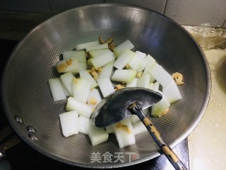海米炒冬瓜的做法步骤：3