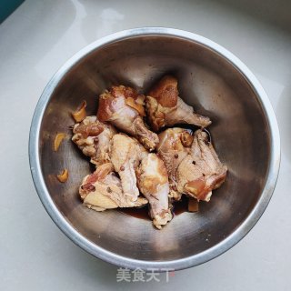 无水炖鸡翅根的做法步骤：1