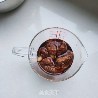 无水炖鸡翅根的做法步骤：2