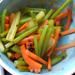 胡萝卜芹菜拌酱牛肉的做法步骤：9