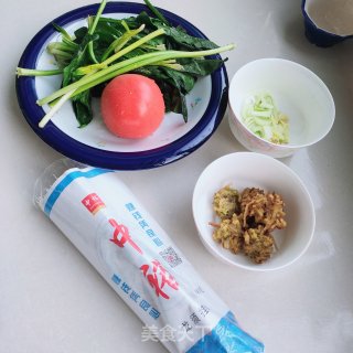 素丸子菠菜汤面的做法步骤：1