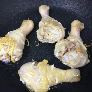 板栗烧鸡腿的做法步骤：3