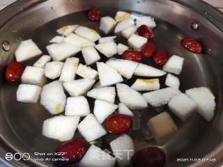 雪梨红枣枸杞茶的做法步骤：2