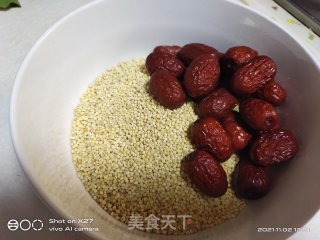 小米红枣粥的做法步骤：1