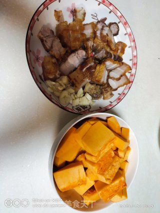 南瓜烧五花肉的做法步骤：2