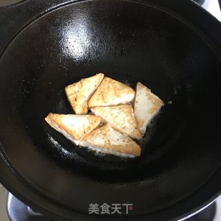 白菜炖豆腐的做法步骤：1