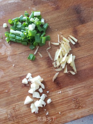 土豆炖鸡腿的做法步骤：4