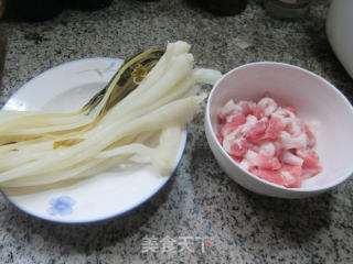 猪肉炒腌白菜的做法步骤：1