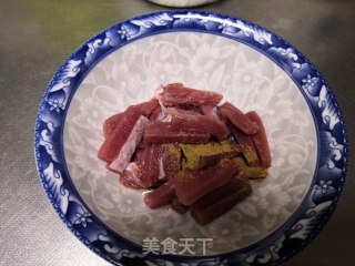 糖醋里脊的做法步骤：2