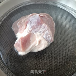 回锅肉炖豆腐的做法步骤：2