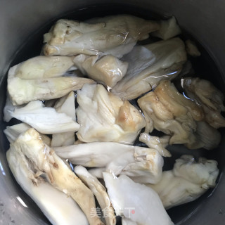 杏鲍菇炸酱面的做法步骤：2