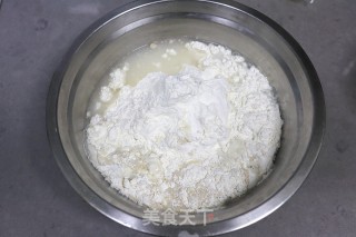 南瓜虾皮包子的做法步骤：1