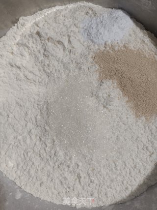 猪肉小葱馅饼的做法步骤：1