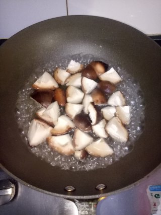 腊肉炒香菇的做法步骤：3