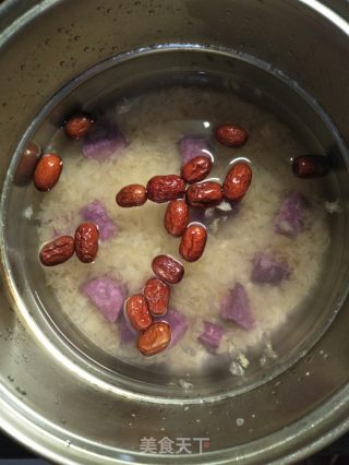 红枣紫薯银耳羹的做法步骤：2
