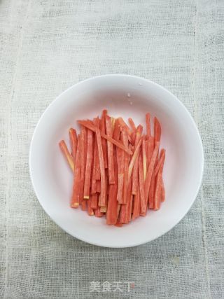 鲜菌菇滑蛋～不能错过的美味的做法步骤：2