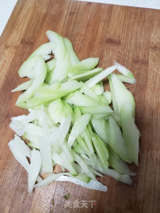 佛手瓜炒鸭蛋的做法步骤：2