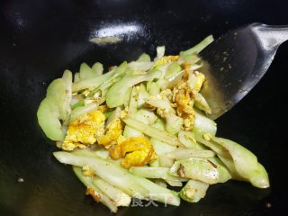 佛手瓜炒鸭蛋的做法步骤：6
