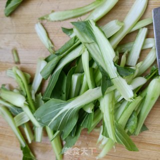 麻汁拌油菜胡萝卜的做法步骤：2