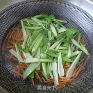 麻汁拌油菜胡萝卜的做法步骤：6