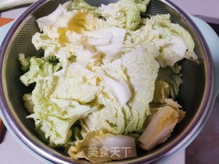 砂锅白菜炖粉条的做法步骤：1