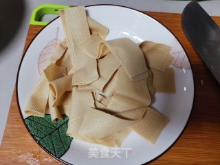砂锅白菜炖粉条的做法步骤：3