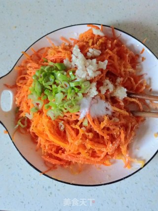 粉蒸胡萝卜丝的做法步骤：9
