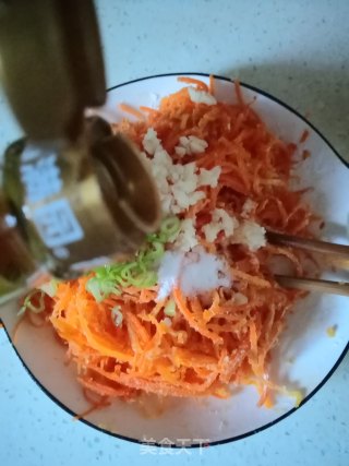 粉蒸胡萝卜丝的做法步骤：10