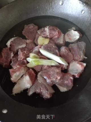 萝卜炖牛肉的做法步骤：4