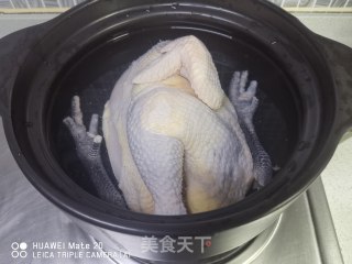 姬松茸炖鸡汤的做法步骤：1