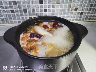 姬松茸炖鸡汤的做法步骤：4
