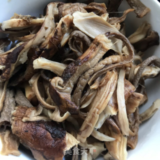 松茸炖鸡汤的做法步骤：6