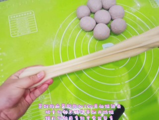 肉松芋泥麻薯软欧包的做法步骤：8