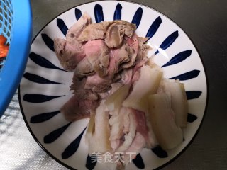 辣椒炒肉的做法步骤：2