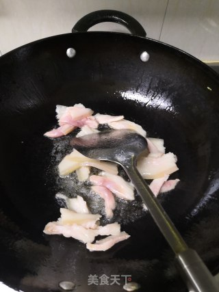 辣椒炒肉的做法步骤：3