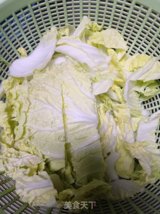 醋溜白菜的做法步骤：1