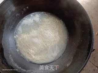 水瓜鸡蛋拌面的做法步骤：4