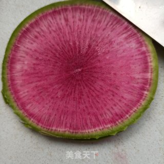 熟肉金针菇拌花心萝卜的做法步骤：1