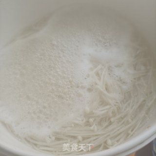 熟肉金针菇拌花心萝卜的做法步骤：8
