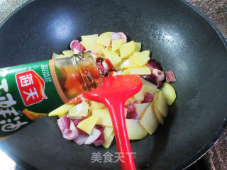 紫洋葱虾仁炒土豆的做法步骤：8