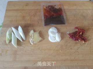 鸡翅鸡爪煲的做法步骤：8