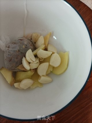 卤牛腱子的做法步骤：4