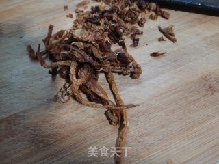 乡里腊肉蒸盐辣椒的做法步骤：1