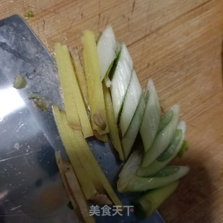 麻辣肠炒芹菜的做法步骤：4
