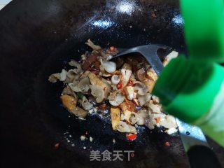 油渣炒香干的做法步骤：7