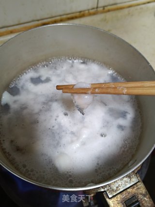 酸辣黑鱼片的做法步骤：2