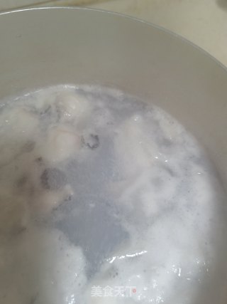 酸辣黑鱼片的做法步骤：3