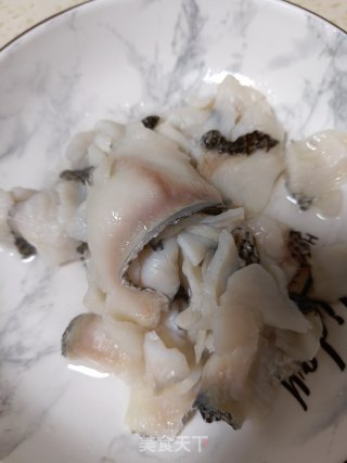 酸辣黑鱼片的做法步骤：4