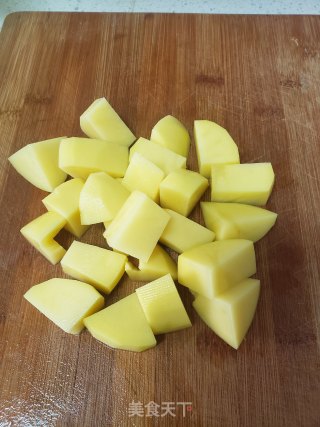 土豆炖牛肉的做法步骤：1