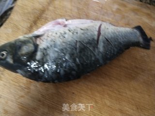 酱焖鲤鱼的做法步骤：2